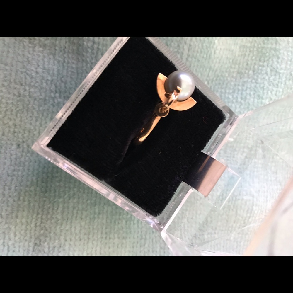 Beautiful classic grey white pearl ring 🥰🎉 - Picture 3 of 10